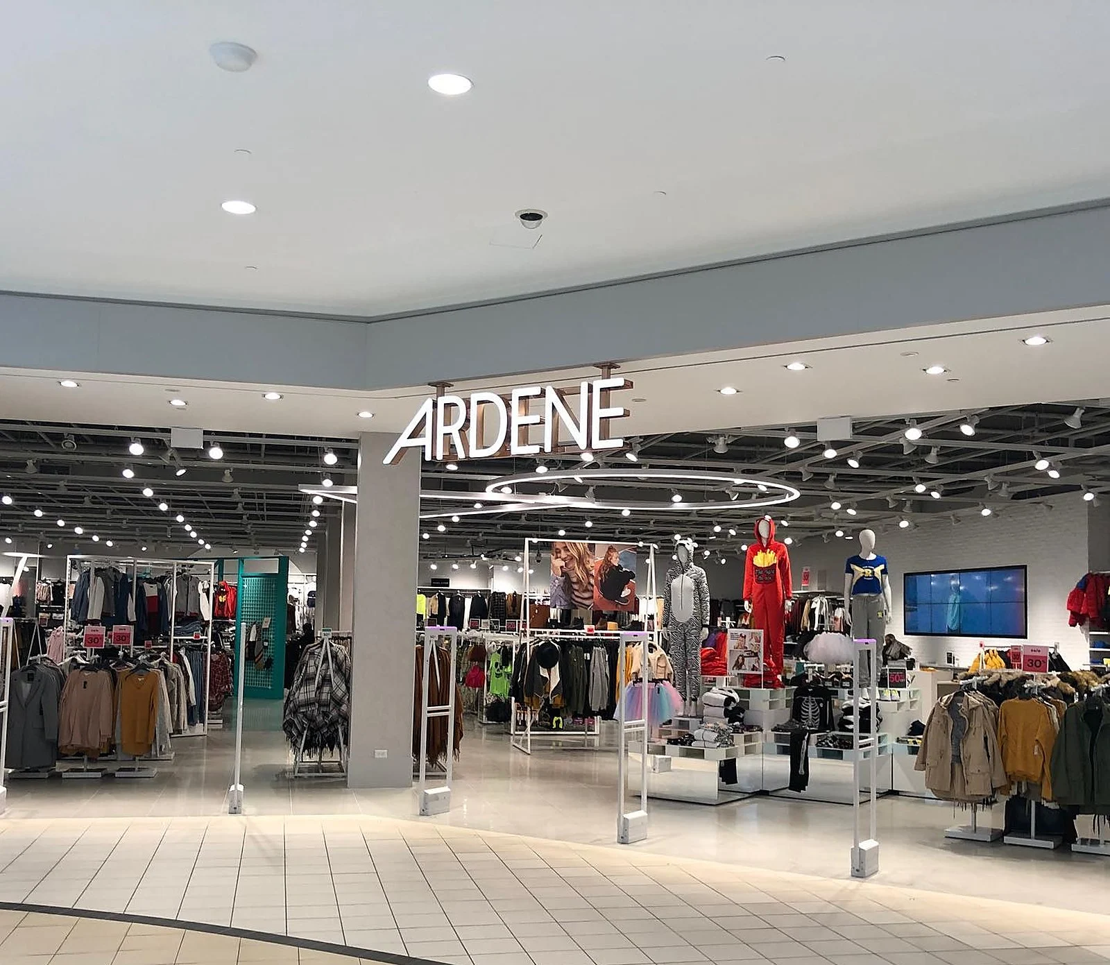 Ardene store, Upper Canada Mall Newmarket, finished storefront