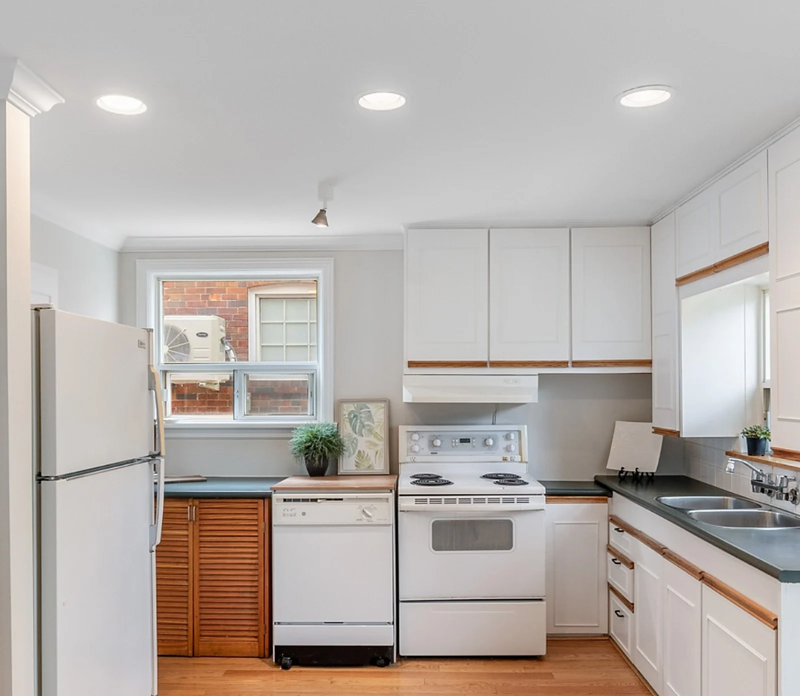 East York white kitchen