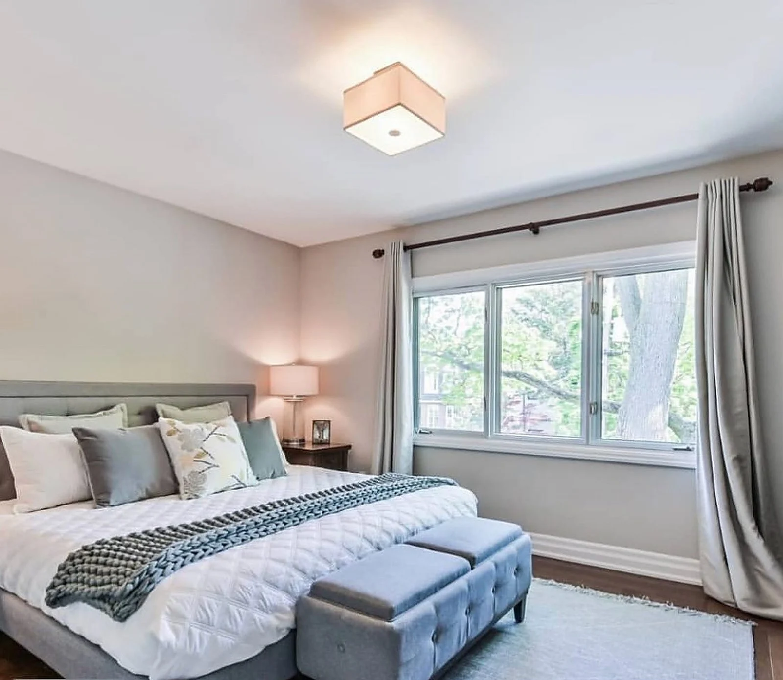 Bedroom, soft white walls